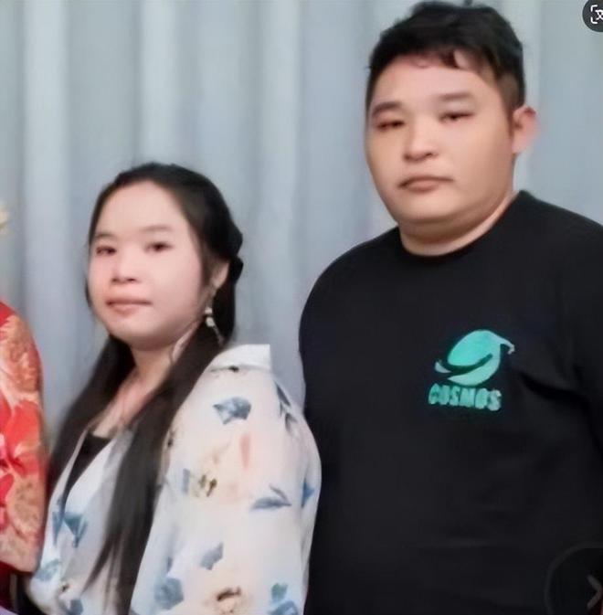 伯娘戴百万翡翠项链新娘子好有福气爱游戏app全红婵的堂哥结婚：大(图3)