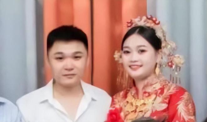 伯娘戴百万翡翠项链新娘子好有福气爱游戏app全红婵的堂哥结婚：大(图5)